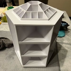 Rotating makeup organizer